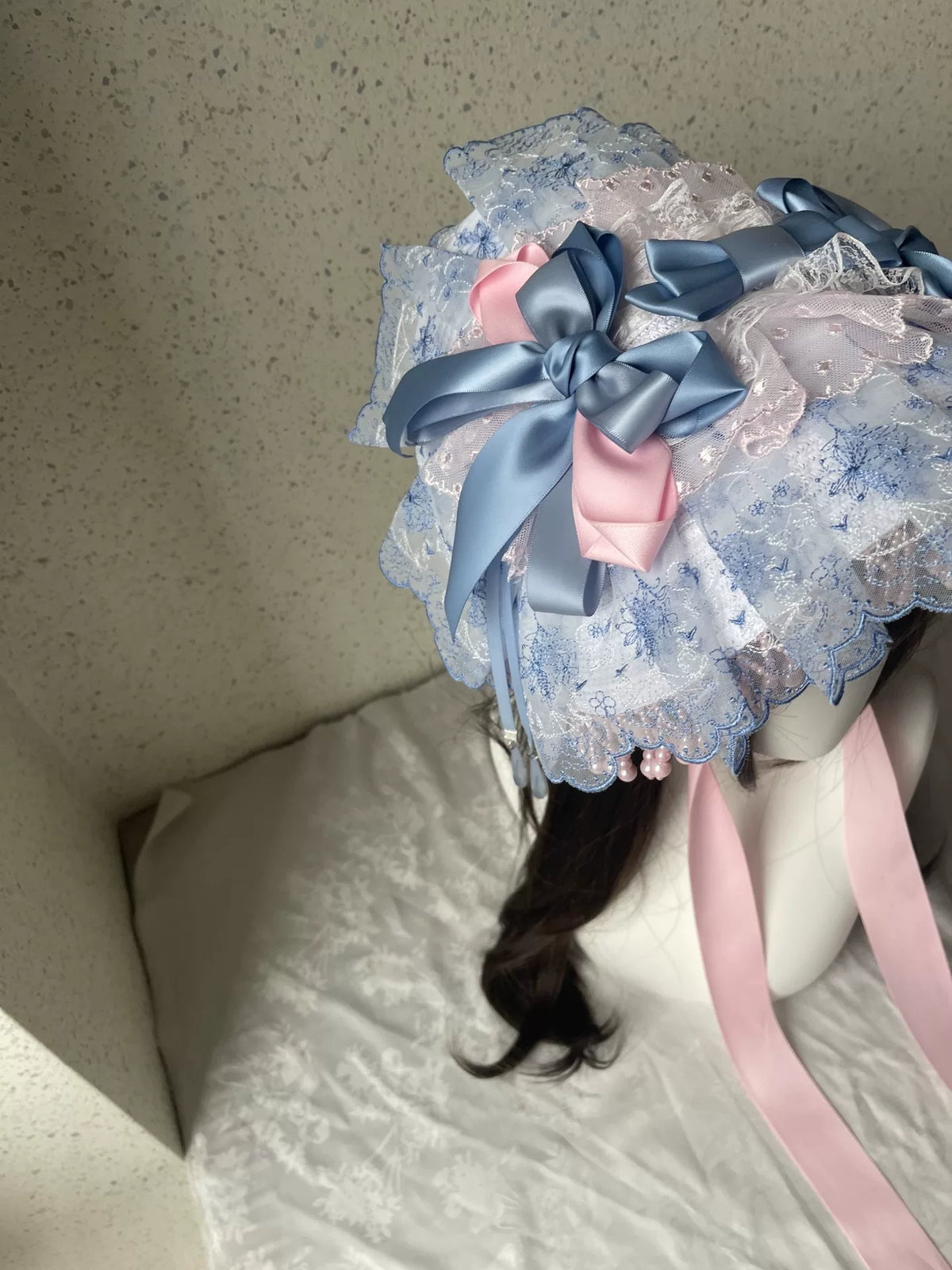 Berretto piatto Lolita in pizzo rosa e blu