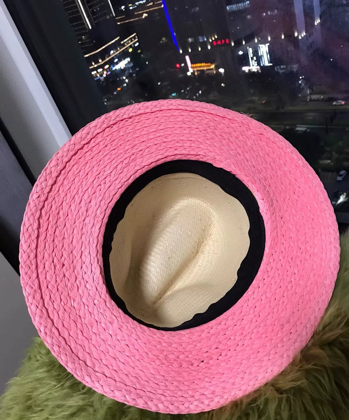 Panamahalm-fedora med rosa brätte