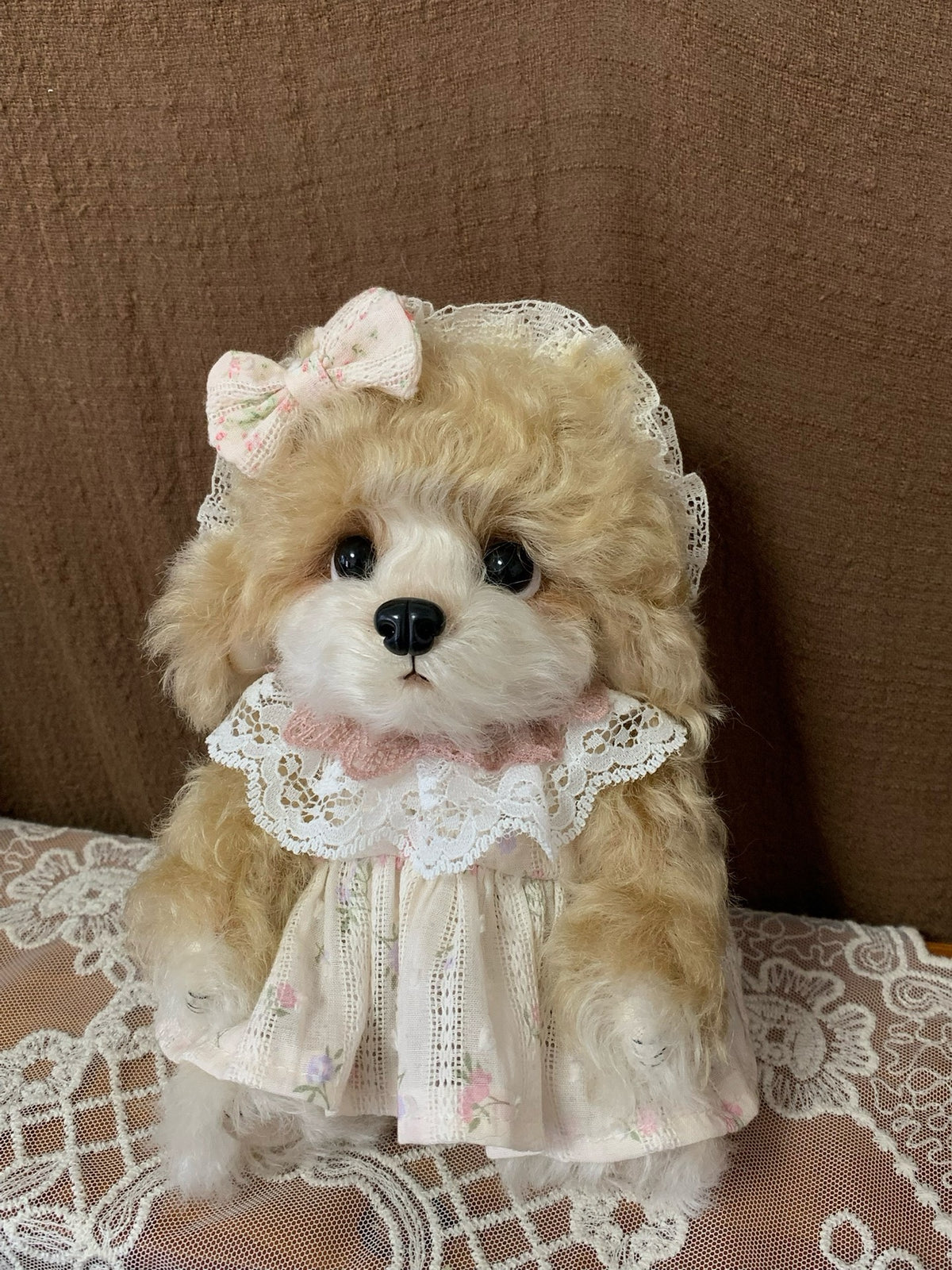 Femledad Mohairplyschhunddocka