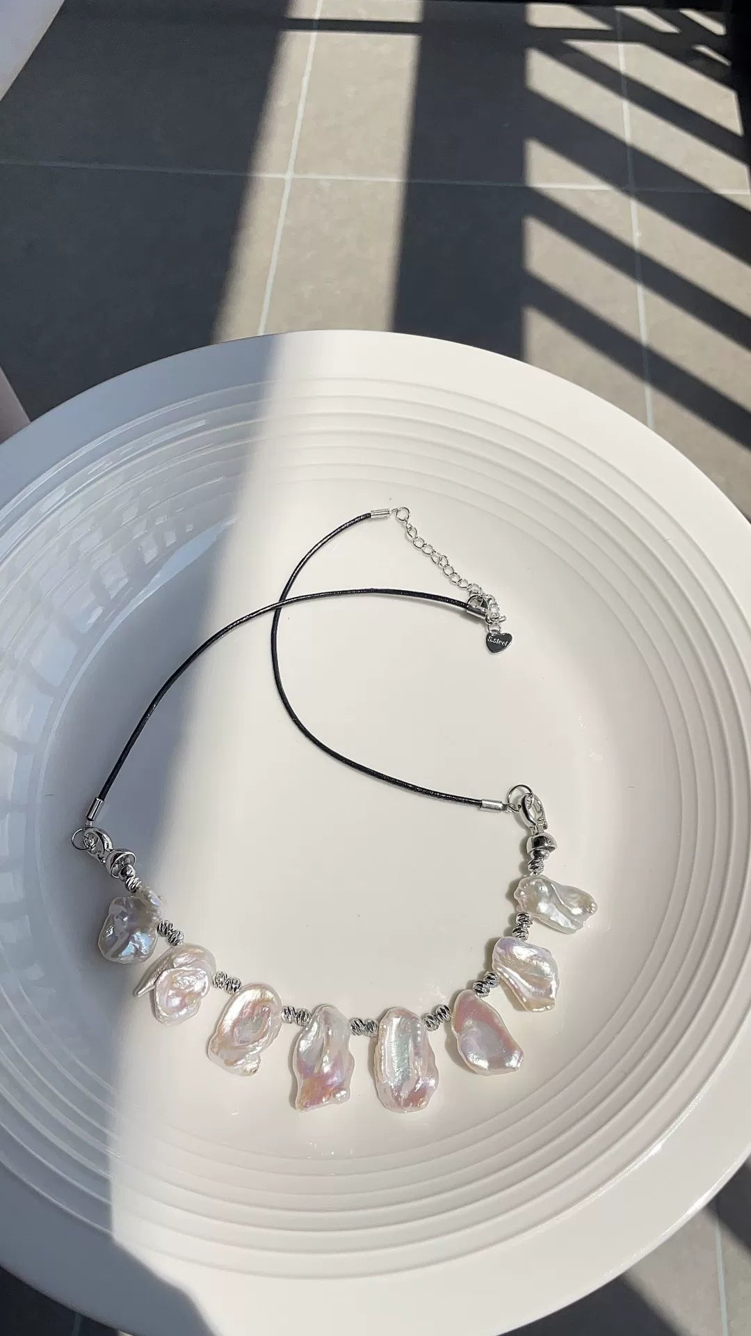 Omställbart halsband och armband med barockpärlor