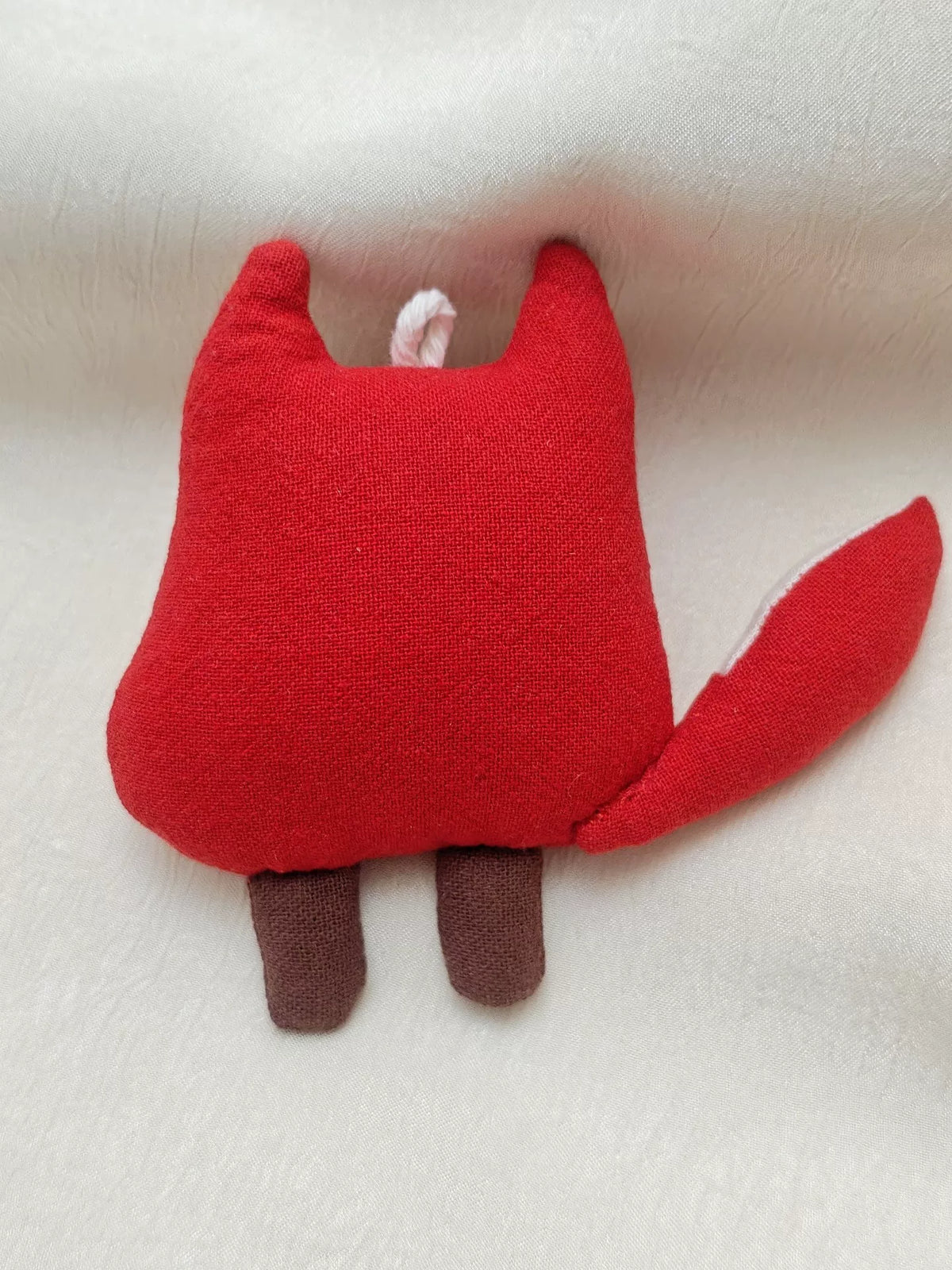 Ornement de renard en tissu rouge fait main