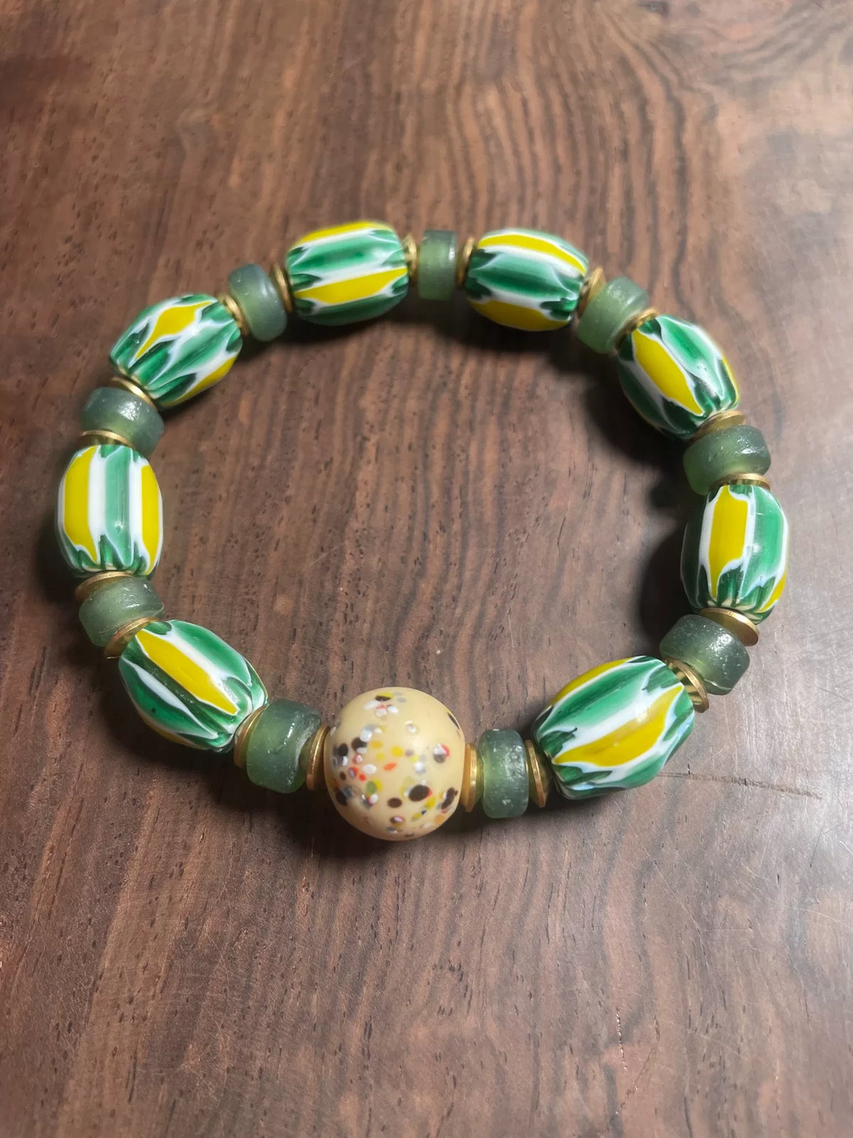 Handgefertigtes Glasperlenarmband Zitronengelrün
