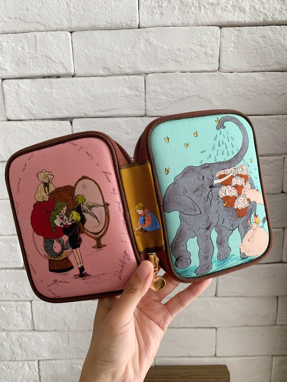 Illustrated Oxford Cloth Storage Pouch