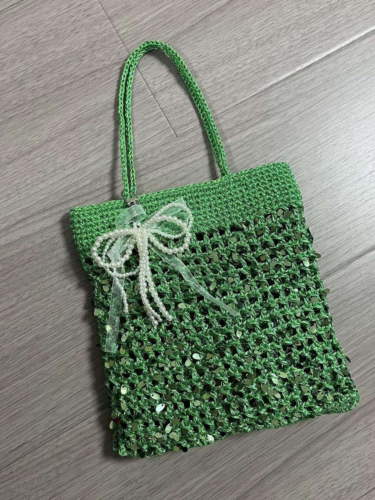 Saco Tote Verde Entrelaçado com Lantejoulas
