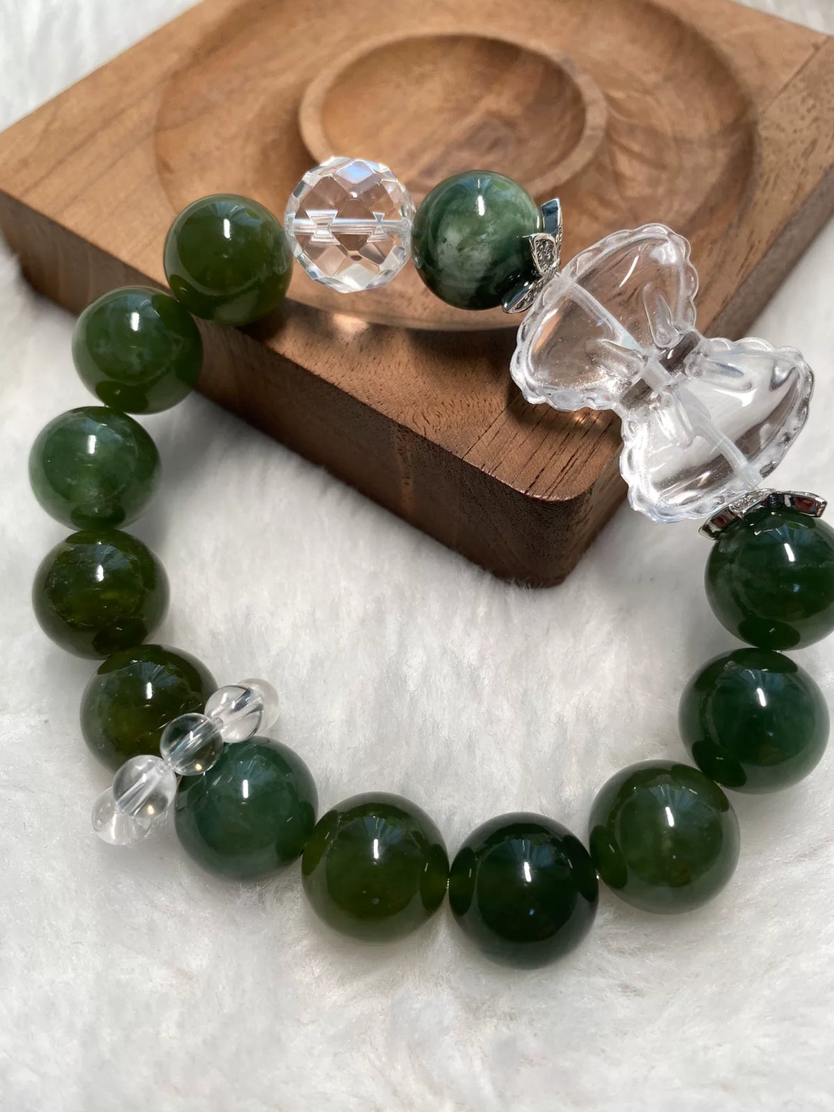 Xiuyan-Jade Perlenarmband mit Kristallschleife