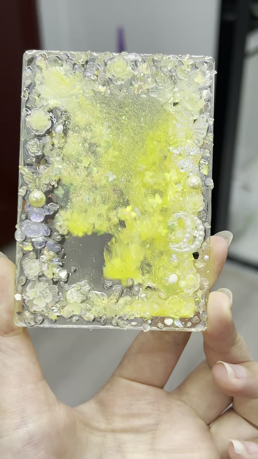 Porte-cartes à sable mou en résine transparente avec paillettes jaunes