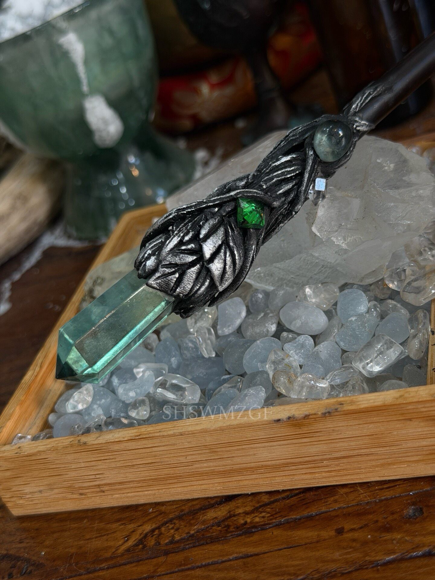 28cm Green Gemstone Wand with Twisted Vine Metal Handle