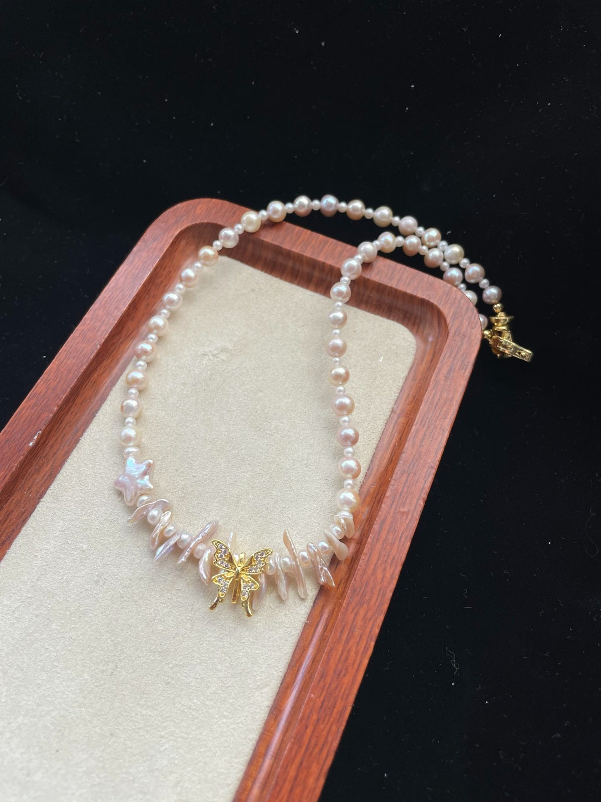 Collana in perle di fiume naturali con perle barocche
