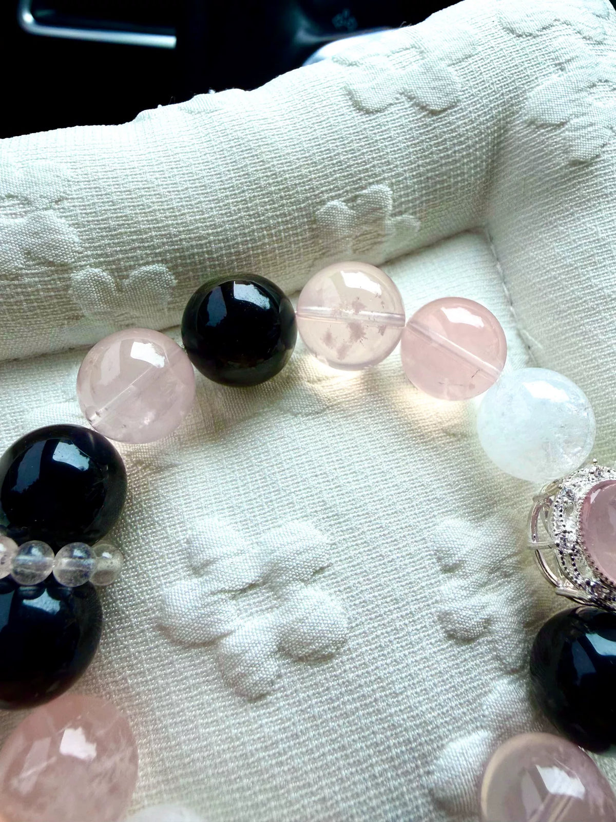 Perlenarmband aus rosa Schneeflocken-Obsidian