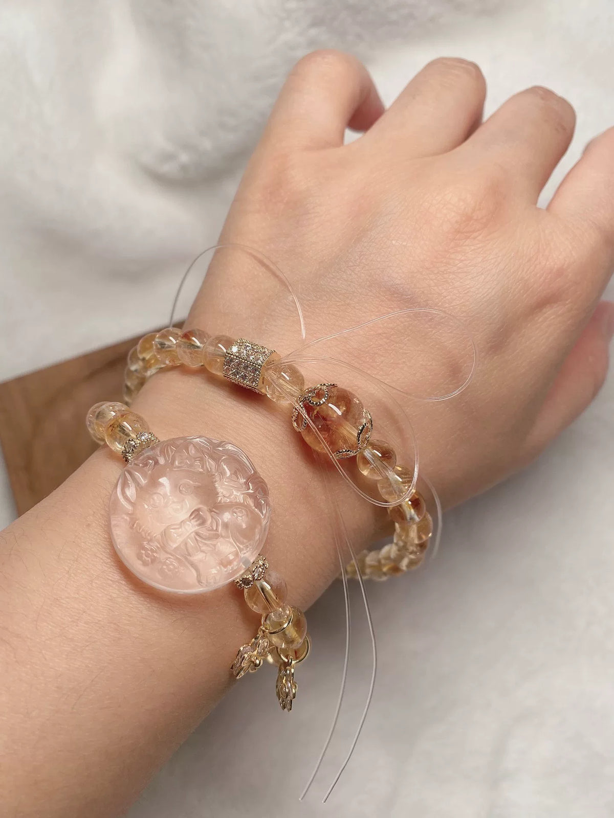 Gelbes Turmalristall-Armband, doppelt gewelt mit Katzenanhänger