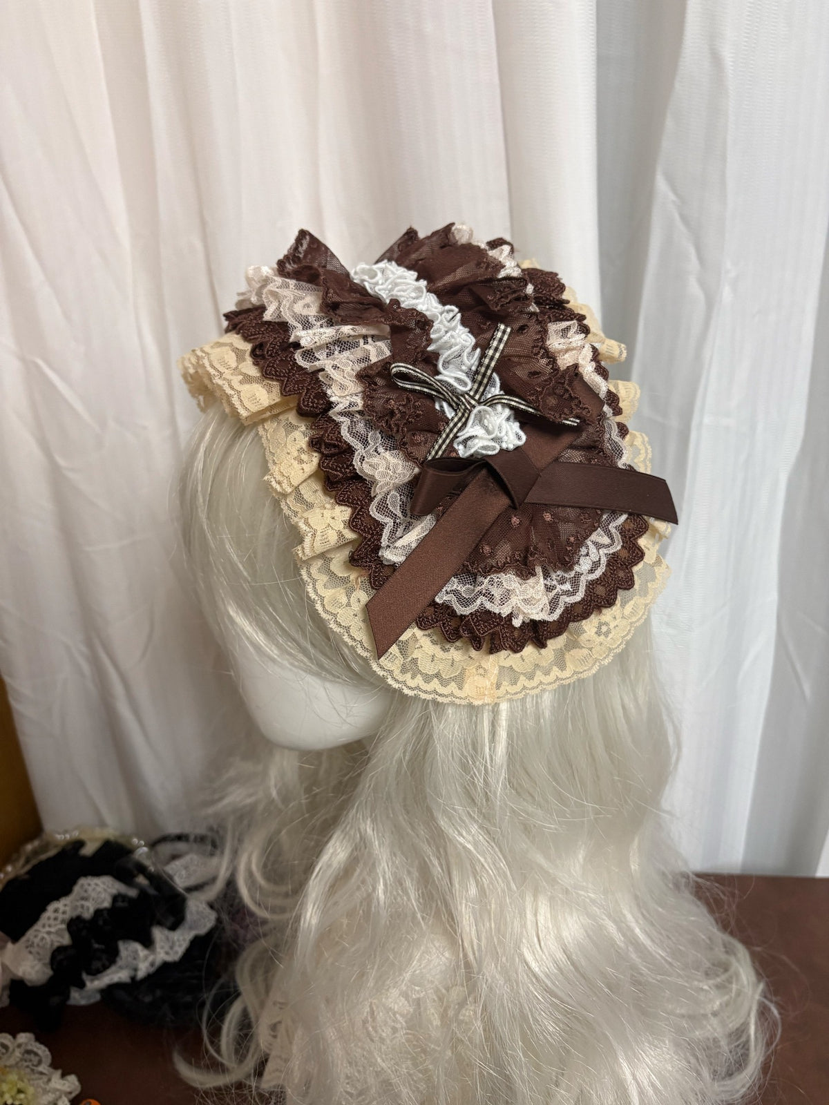 Capota Lolita Castanha com Renda Creme