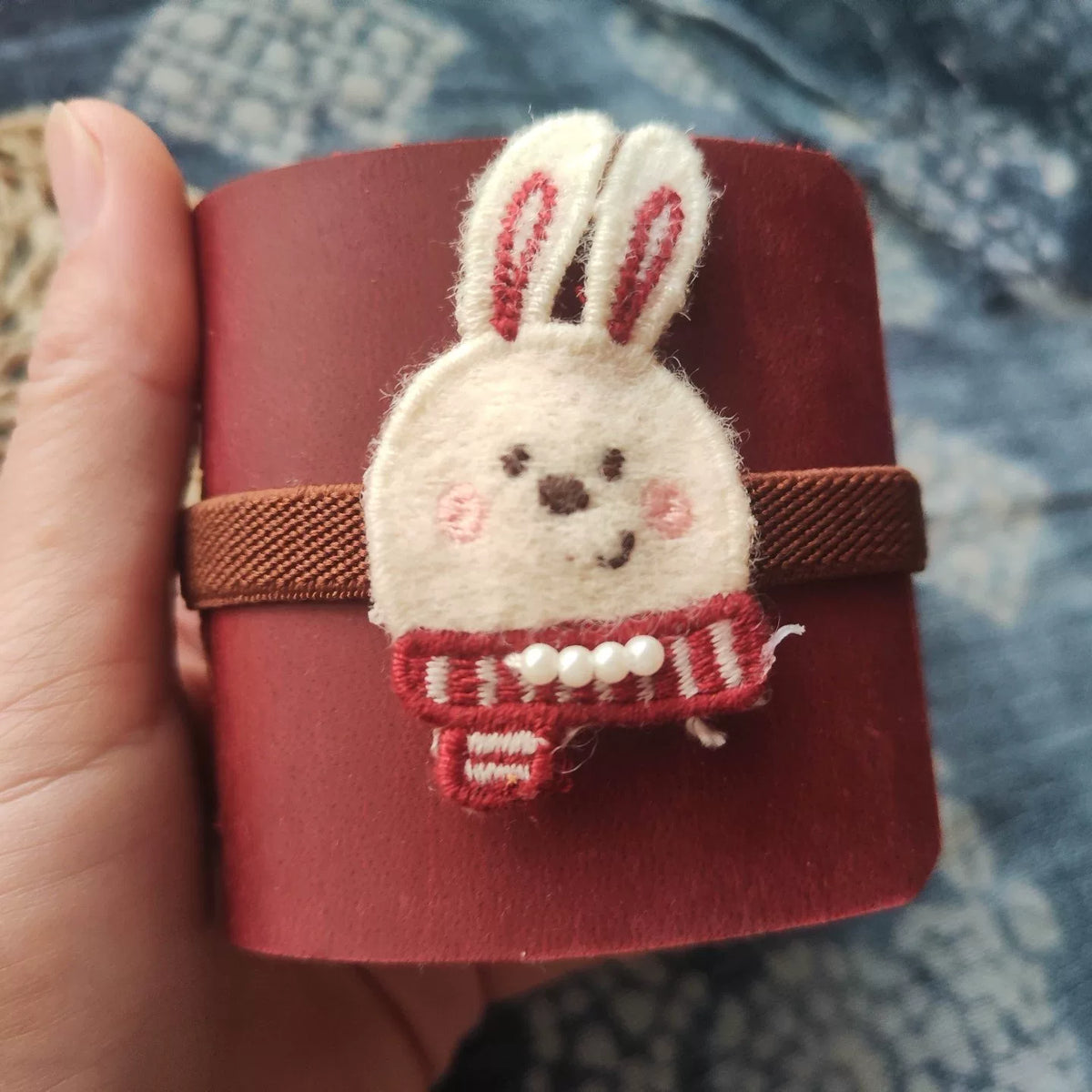 Handgefertigtes Rindsleder-Notizbuch mit Hasenapplikation