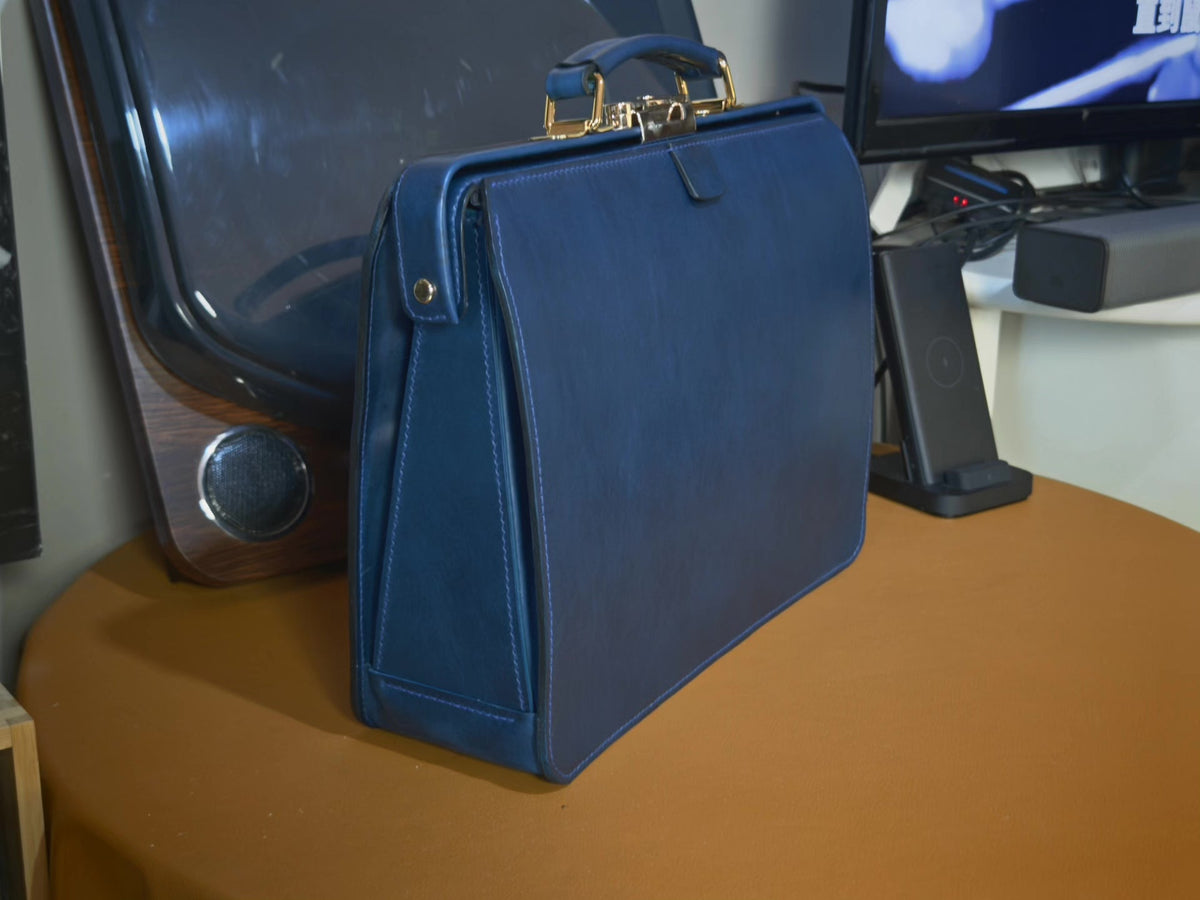 Borsa da medico in pelle blu navy fatta a mano