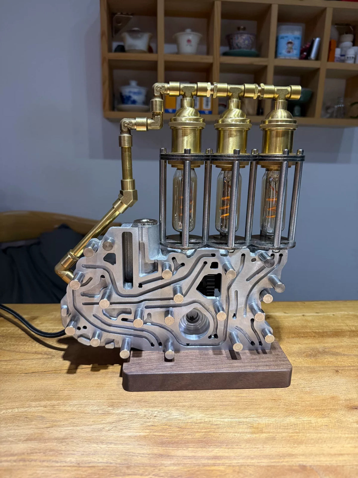 Lampada da scrivania Industrial Steampunk con corpo valvola