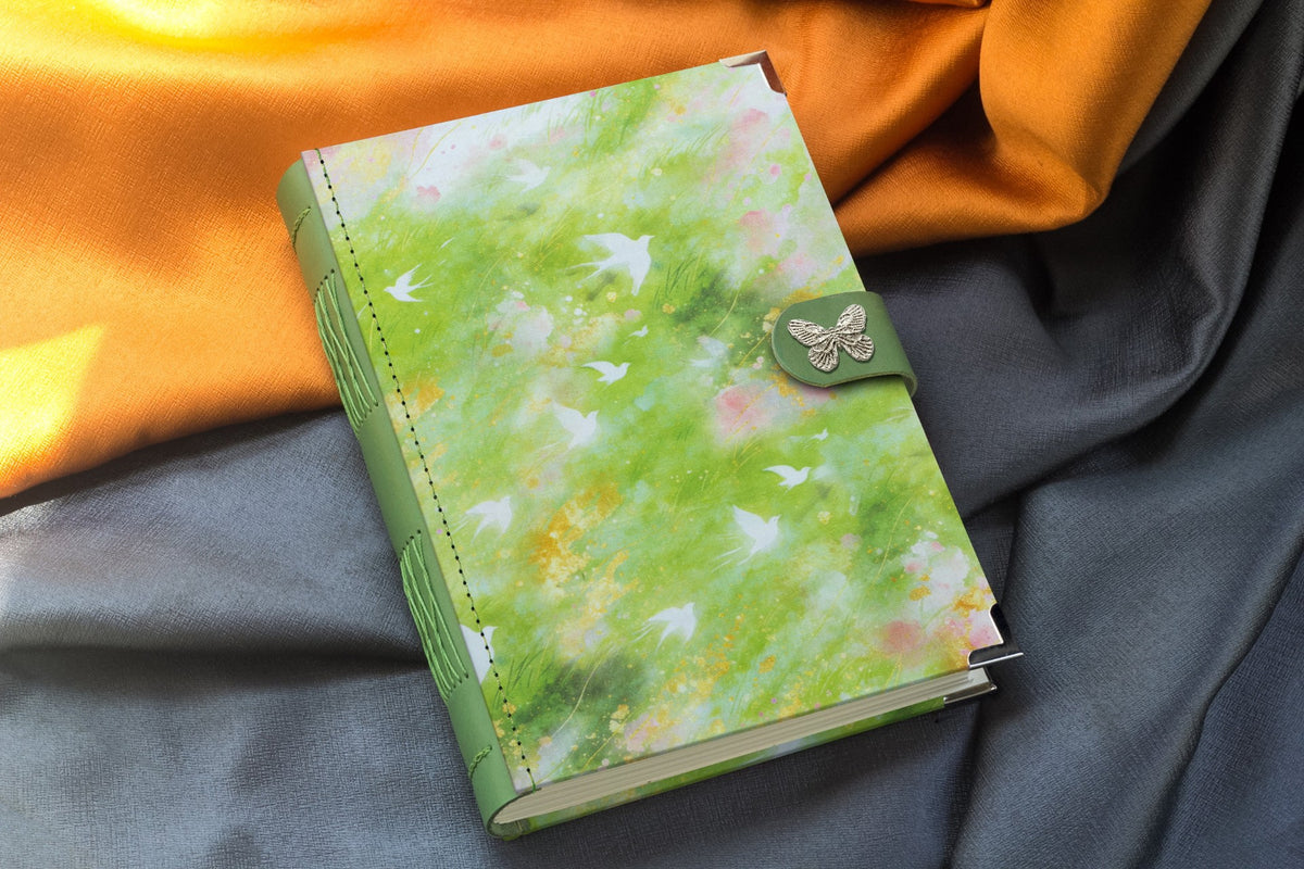 Carnet fait main avec couverture à oiseaux aquarelle