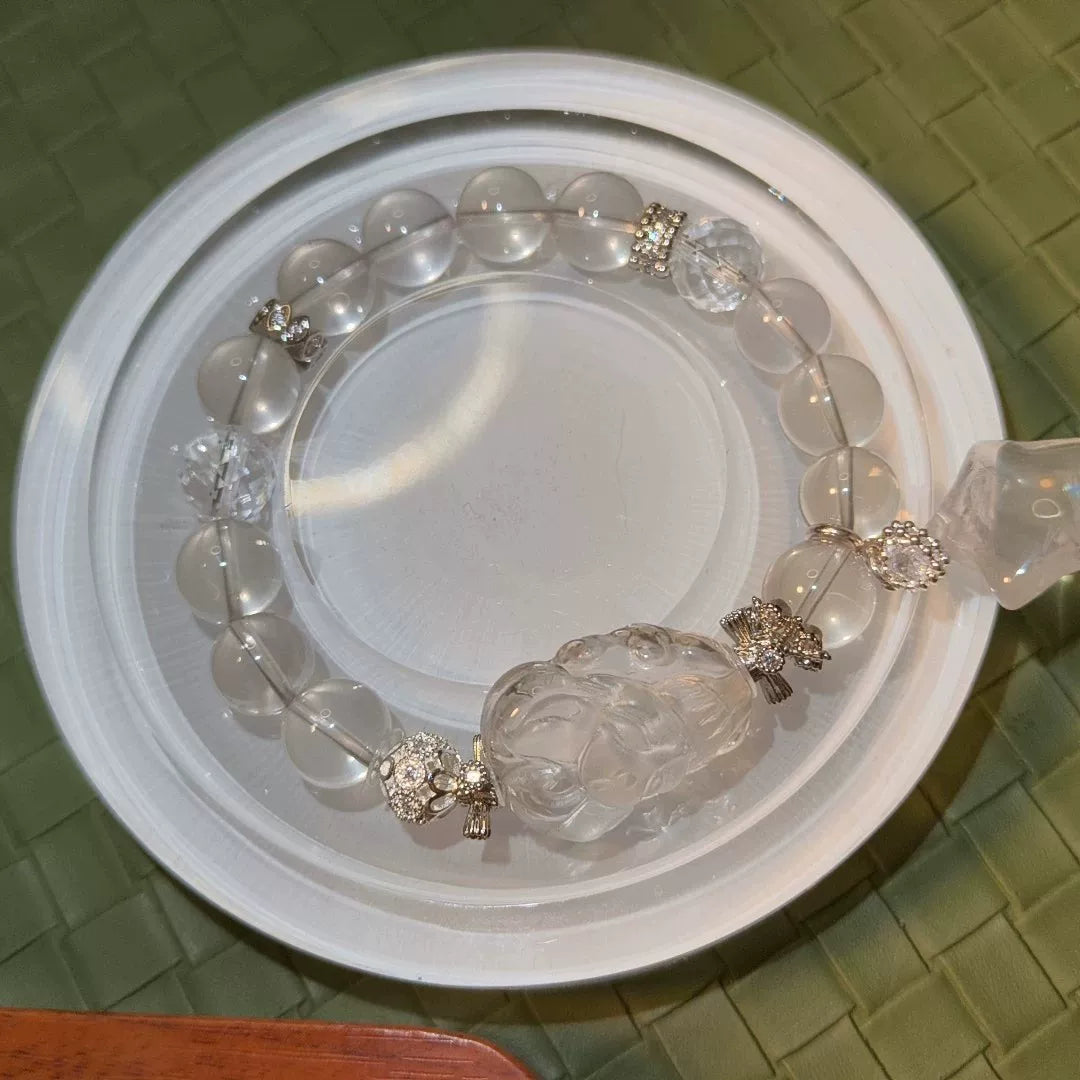 Bracelet en perles de quartz fumé et cristal, renard sculpté
