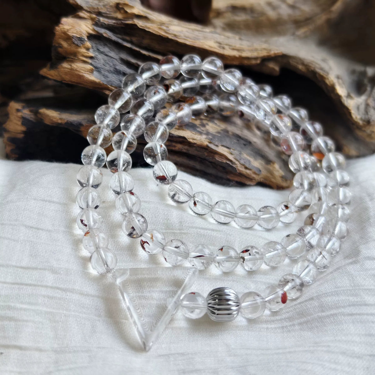 Bracelet multi-rangs quartz clair et pendentif triangulaire