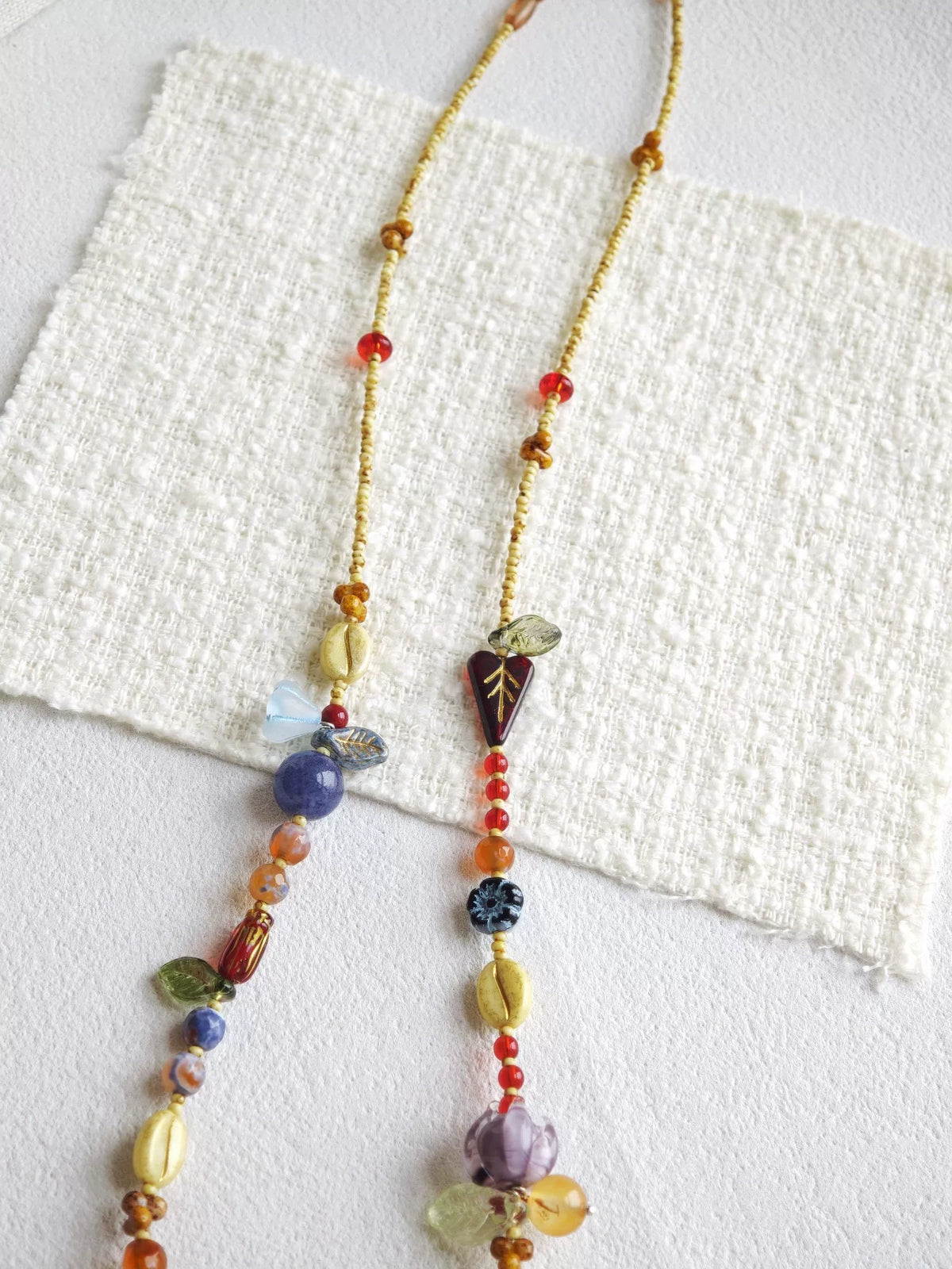 Collar de cuentas de otoño hecho a mano