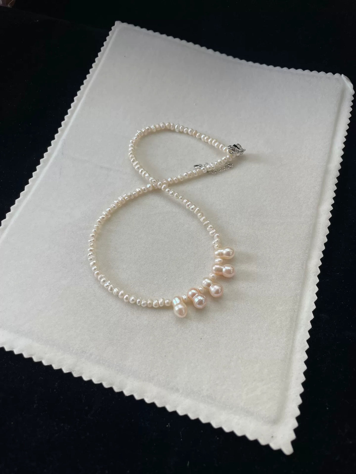 Collier de perles d'eau douce naturelles avec fermoir argenté