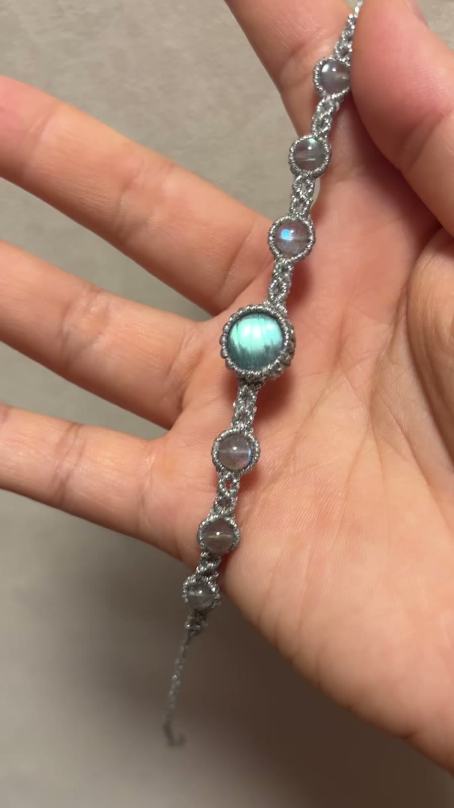 Bracelete Artesanal de Labradorite e Pedra da Lua
