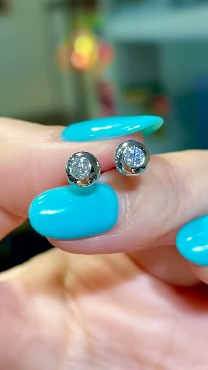 18k White Gold Bubble Eye Stud Earrings, 0.25ct Diamond