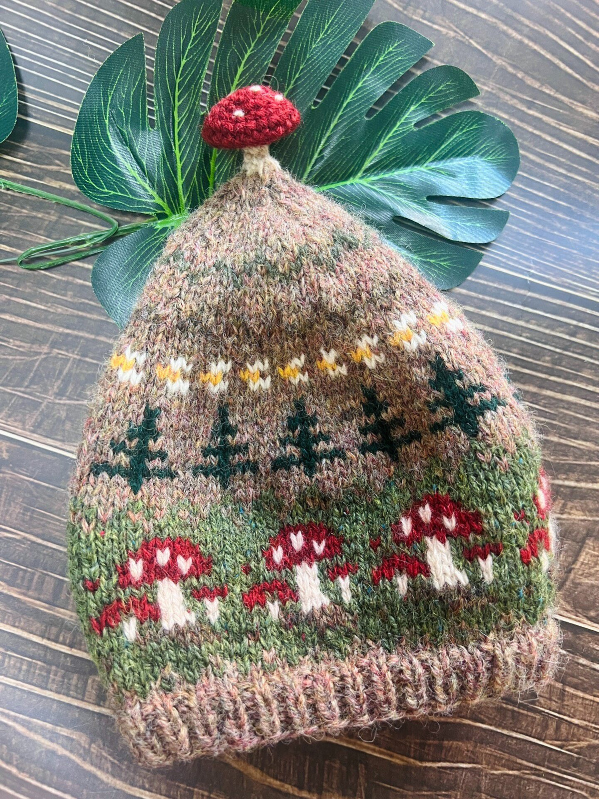 Shetland Wool Beret with Mushroom Knit Pattern