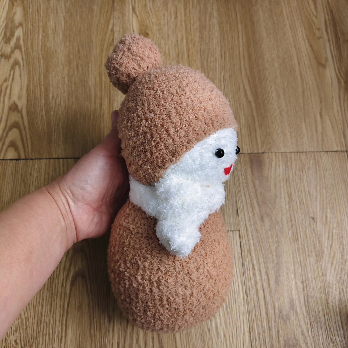 Pupazzo di neve in peluche e calza artigianale