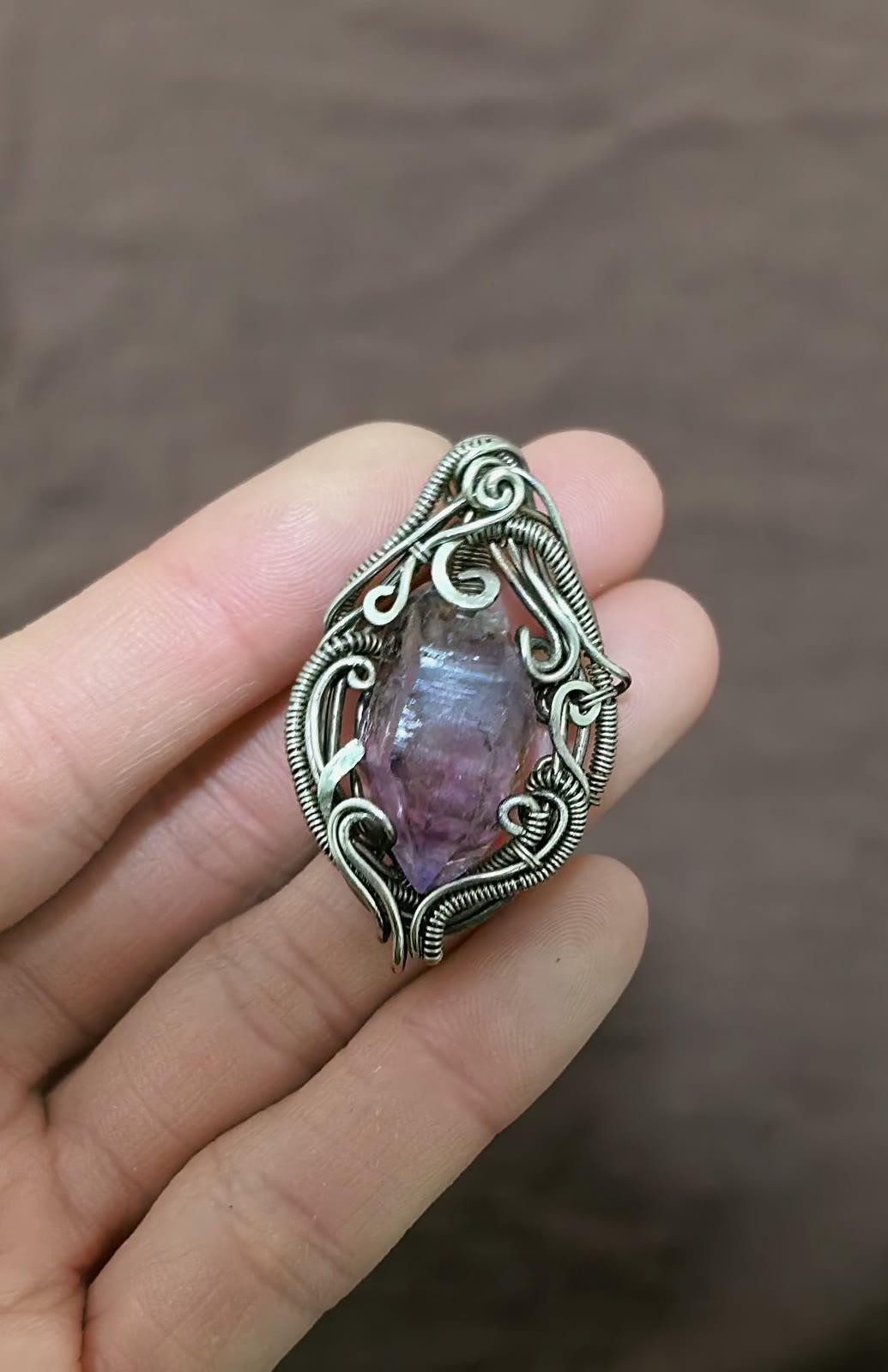 Pendentif en Cristal Super Seven Fil de Cuivre Blanc Torsadé