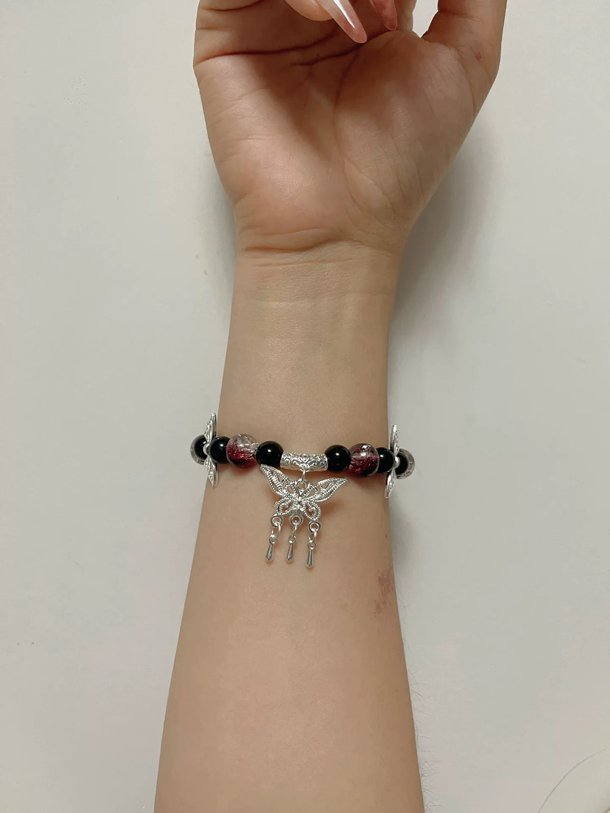 Pulsera de Cuentas de Cristal con Dije de Mariposa