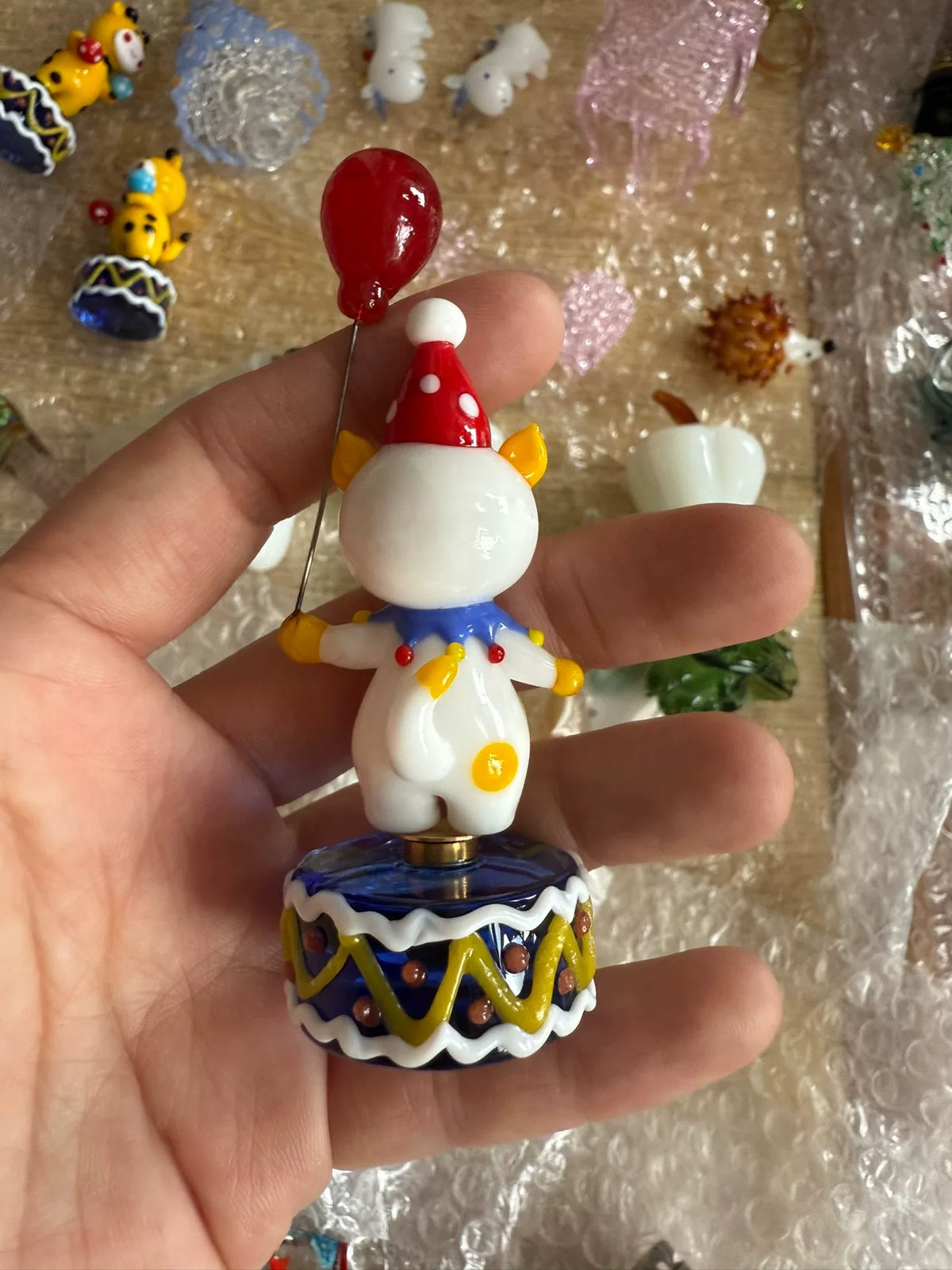 Handgefertigte Glas-Katzen-Clown-Figur zum Drehen
