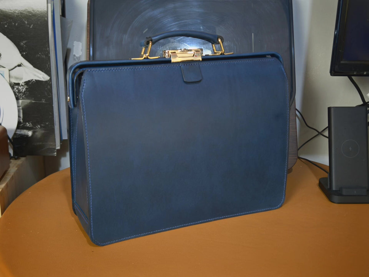 Borsa da medico in pelle blu navy fatta a mano