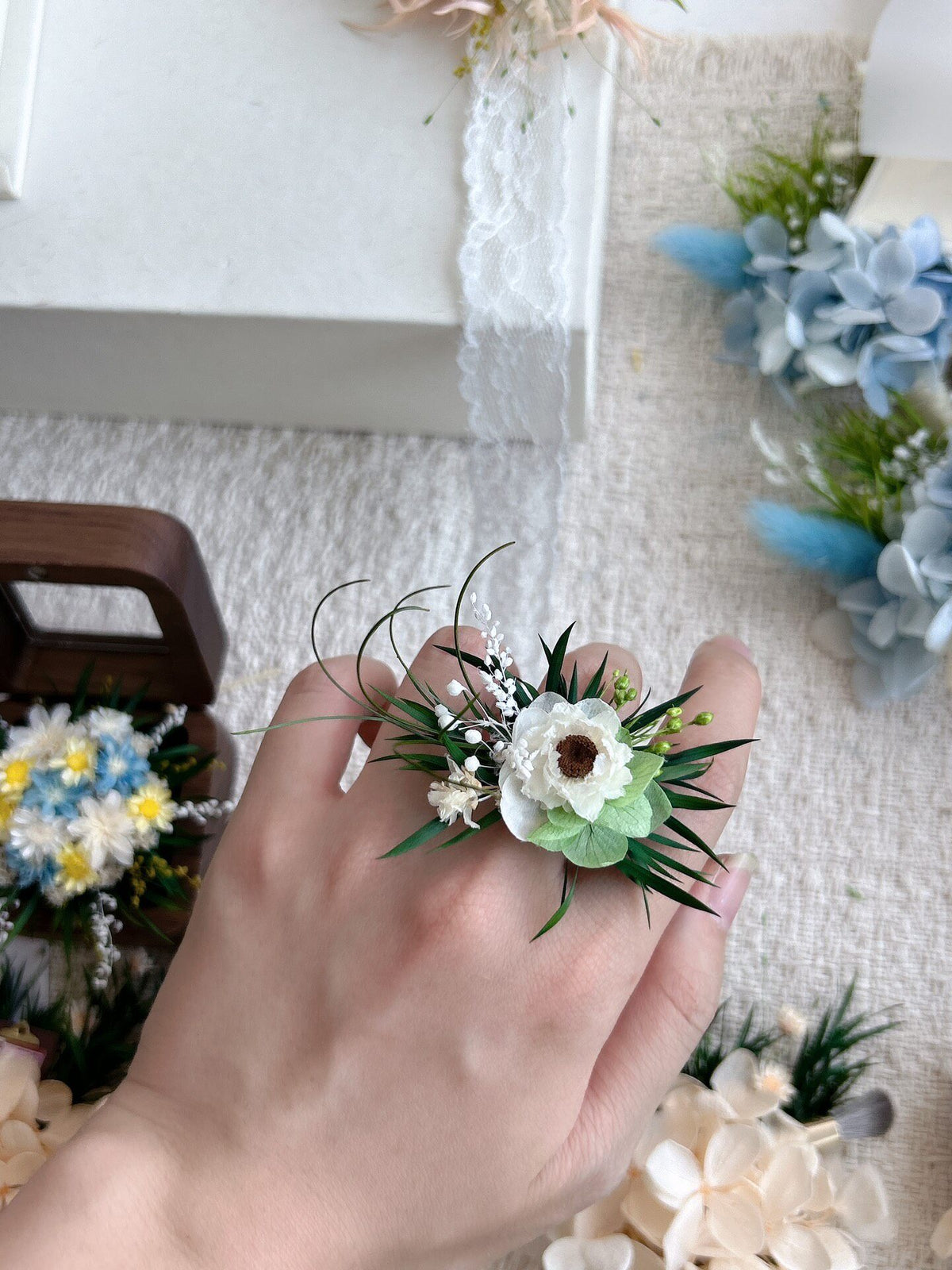 Anéis de Flores Preservadas Branco e Verde — Par