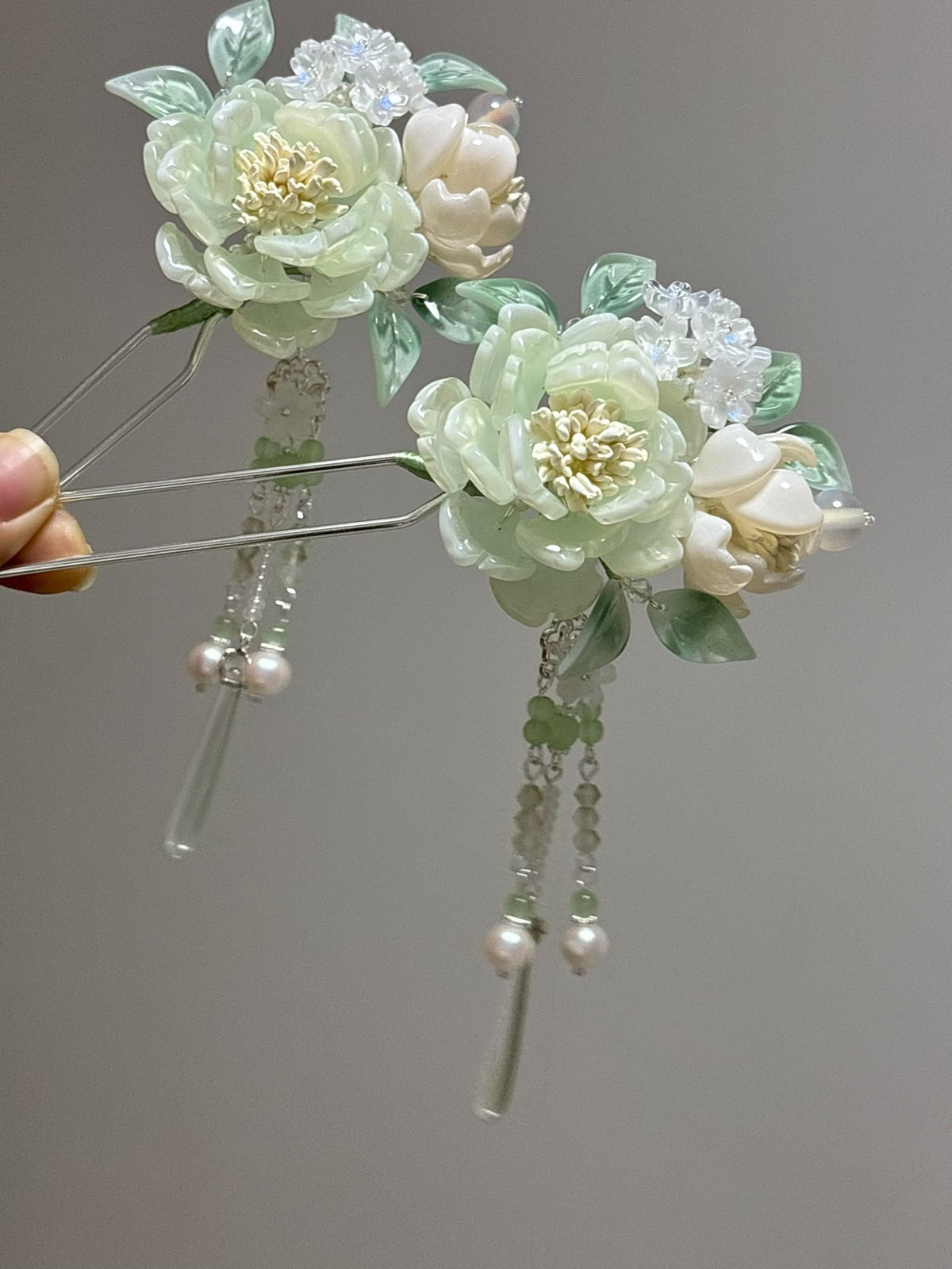 Liuli Floral Hairpins with Green Tassels