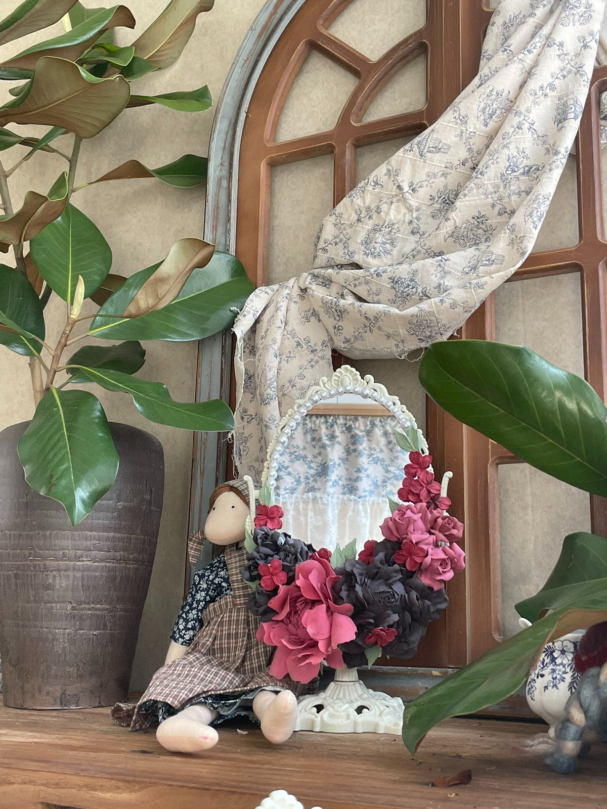 Oval Clay Flower Decor Mirror