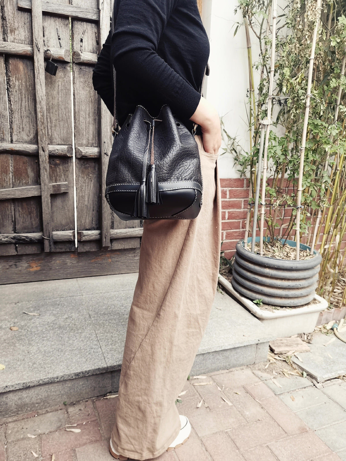 Sac seau en cuir tanné au végétal style vintage