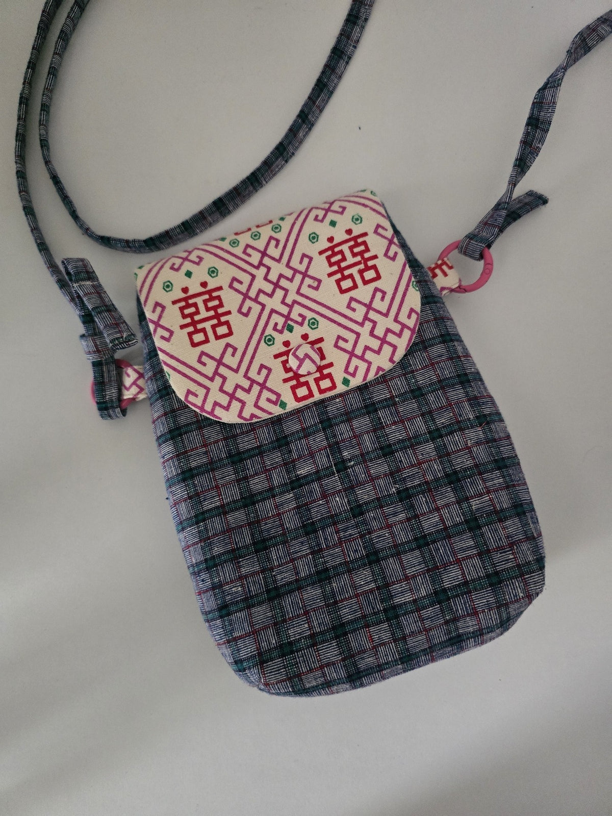 Vintage Plaid Phone Bag with Flap Closure