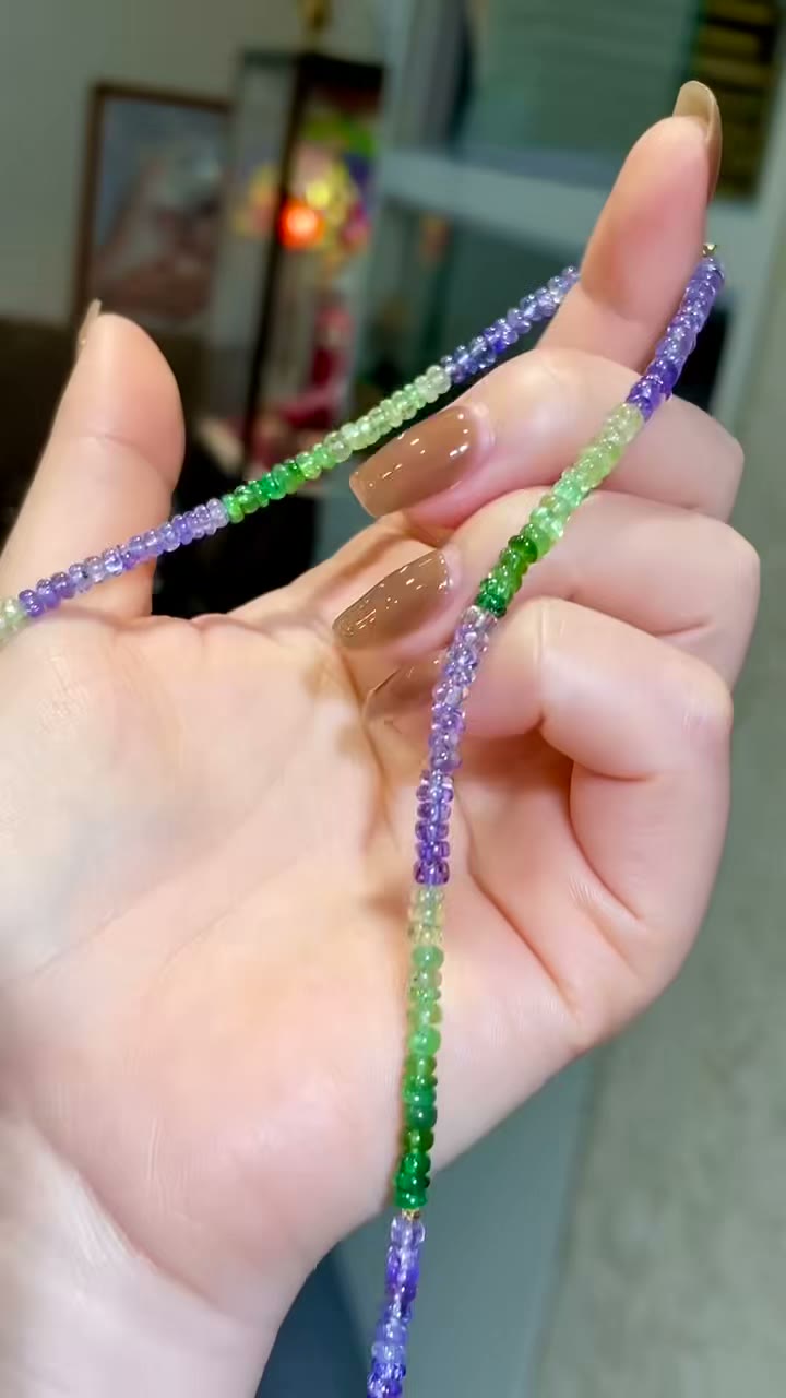 Gradient Abacus Bead Necklace with Gold Cabochon