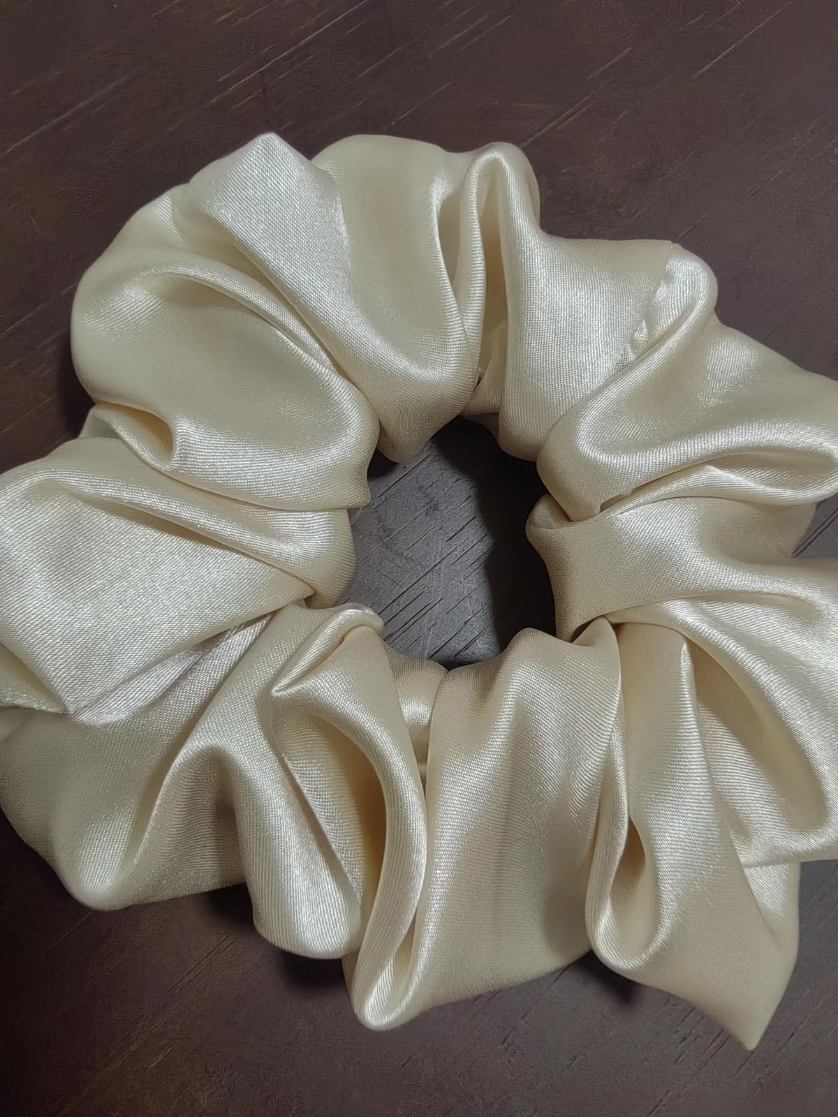 Scrunchie in raso champagne