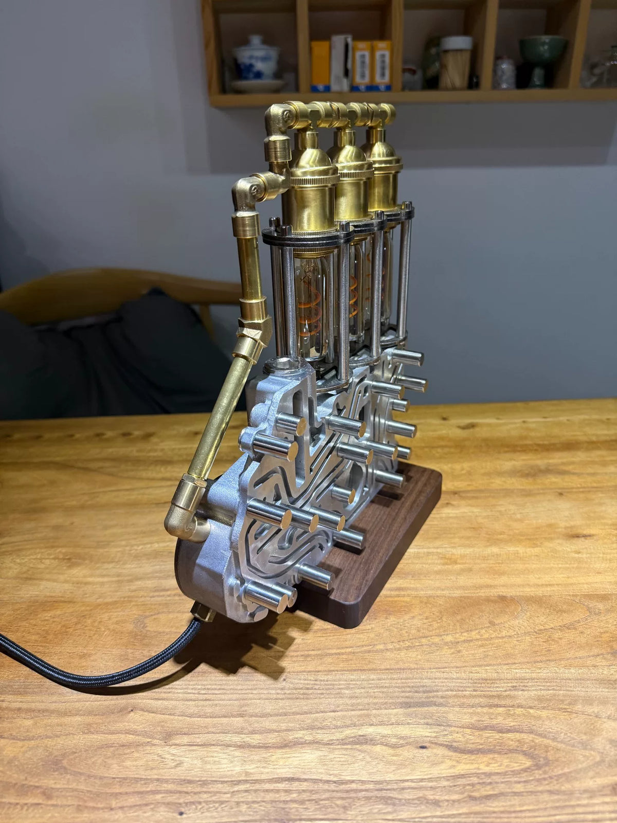 Lampada da scrivania Industrial Steampunk con corpo valvola