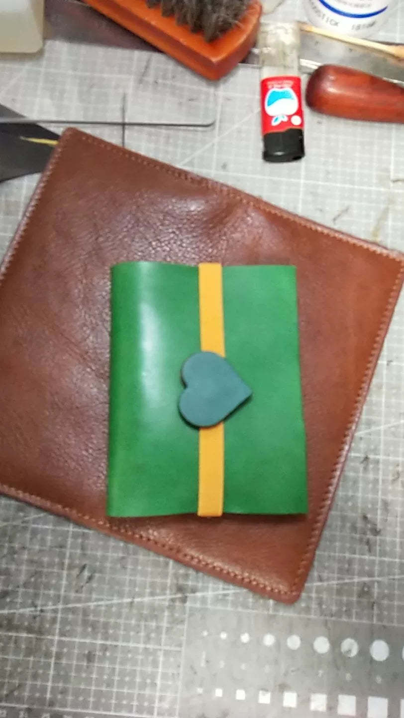 Taccuino con anelli in pelle Tochigi verde M5 A8