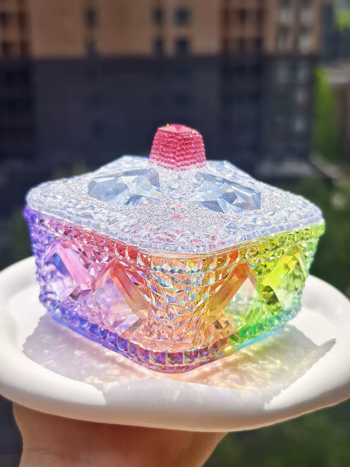 Quadratische Harz-Diamant-Box mit Regenbogen-Deckel