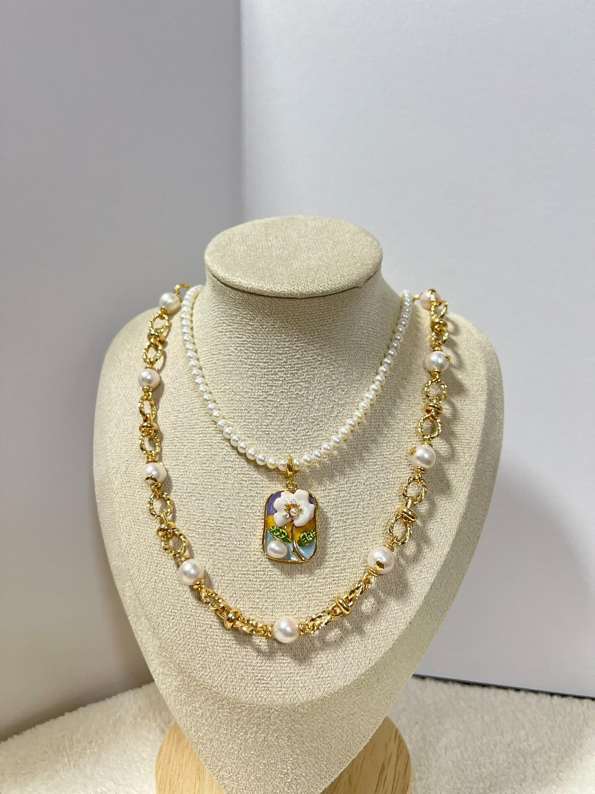 Retro Hand Painted Pendant Necklace