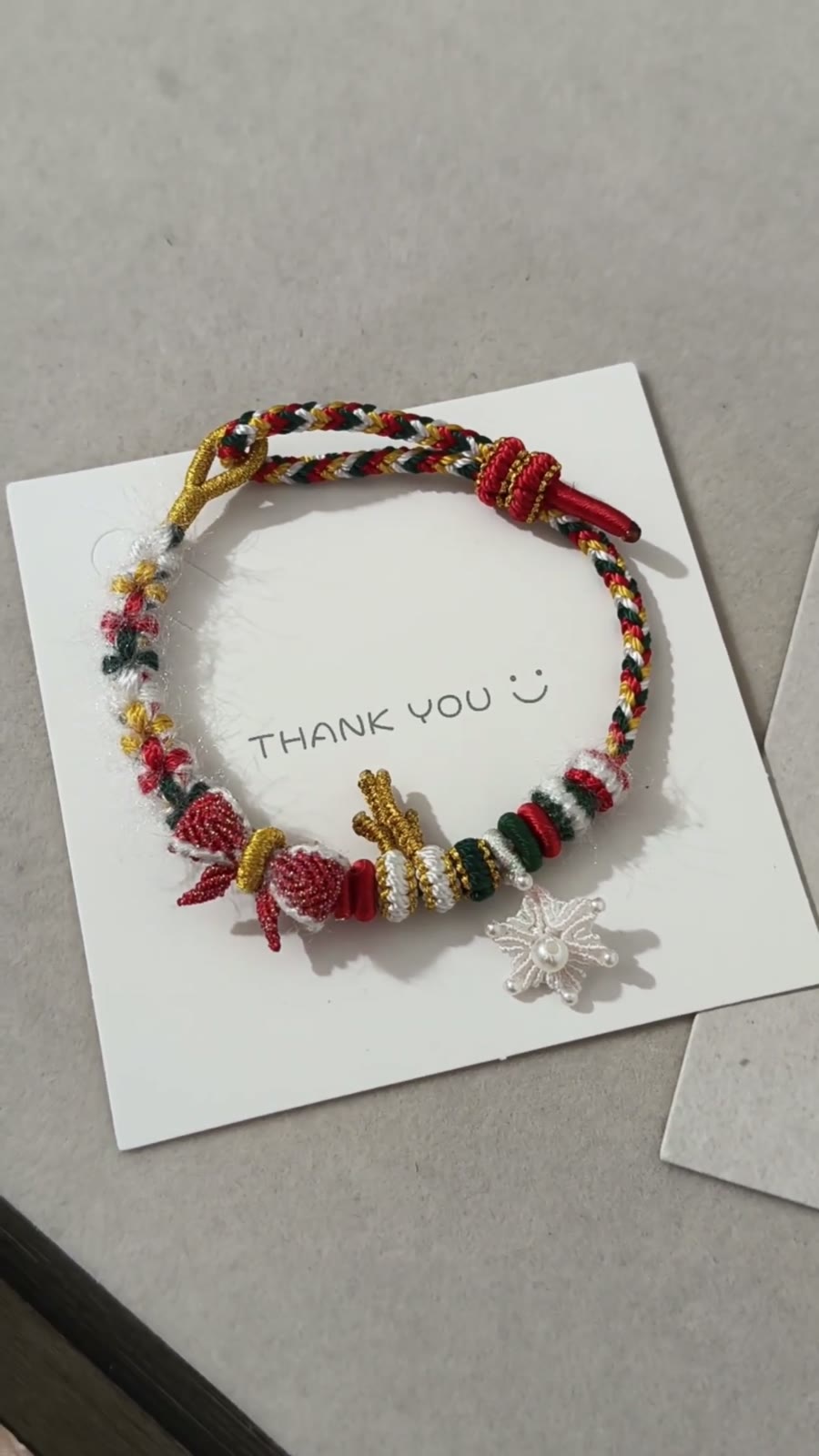 Handgevlochten Kerstomarmband Rood Goud Groen Wit