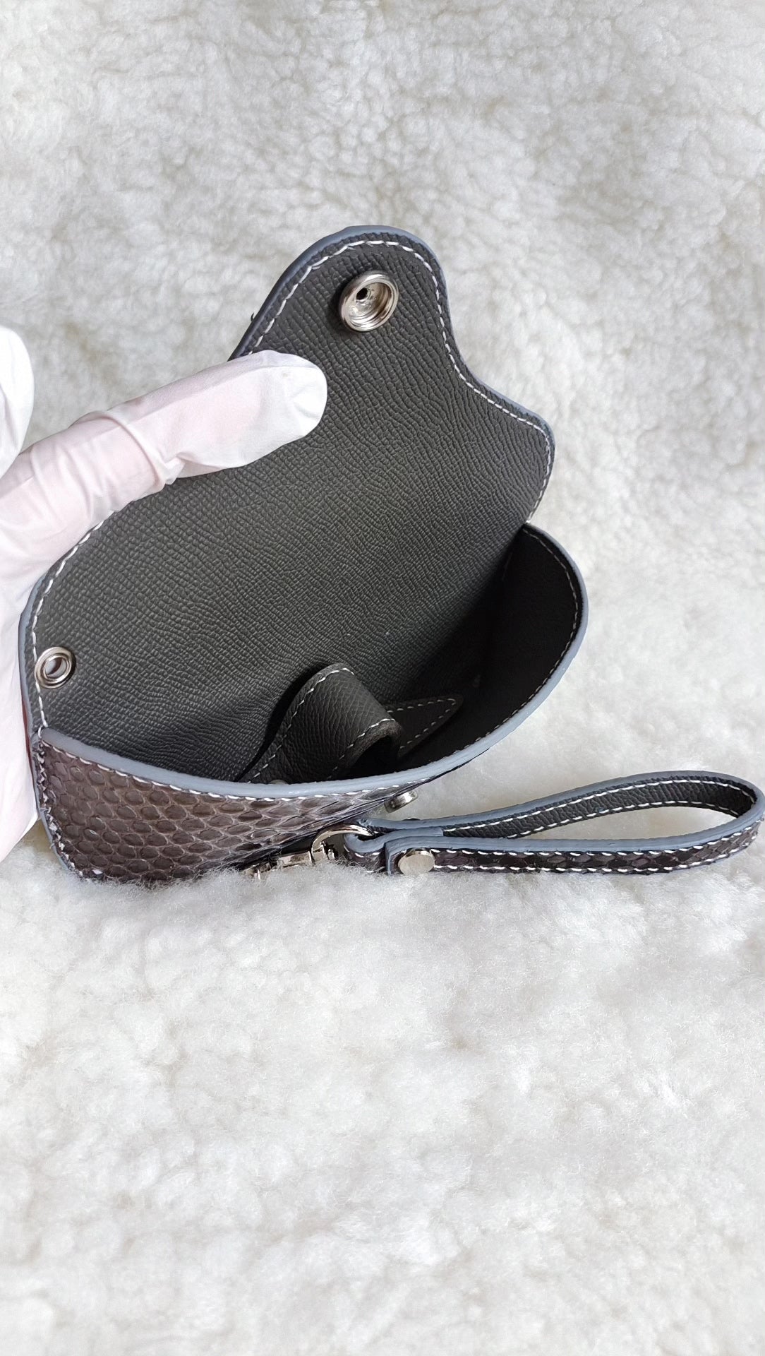 Estuche para gafas de cuero de escamas de dragón azul grisáceo