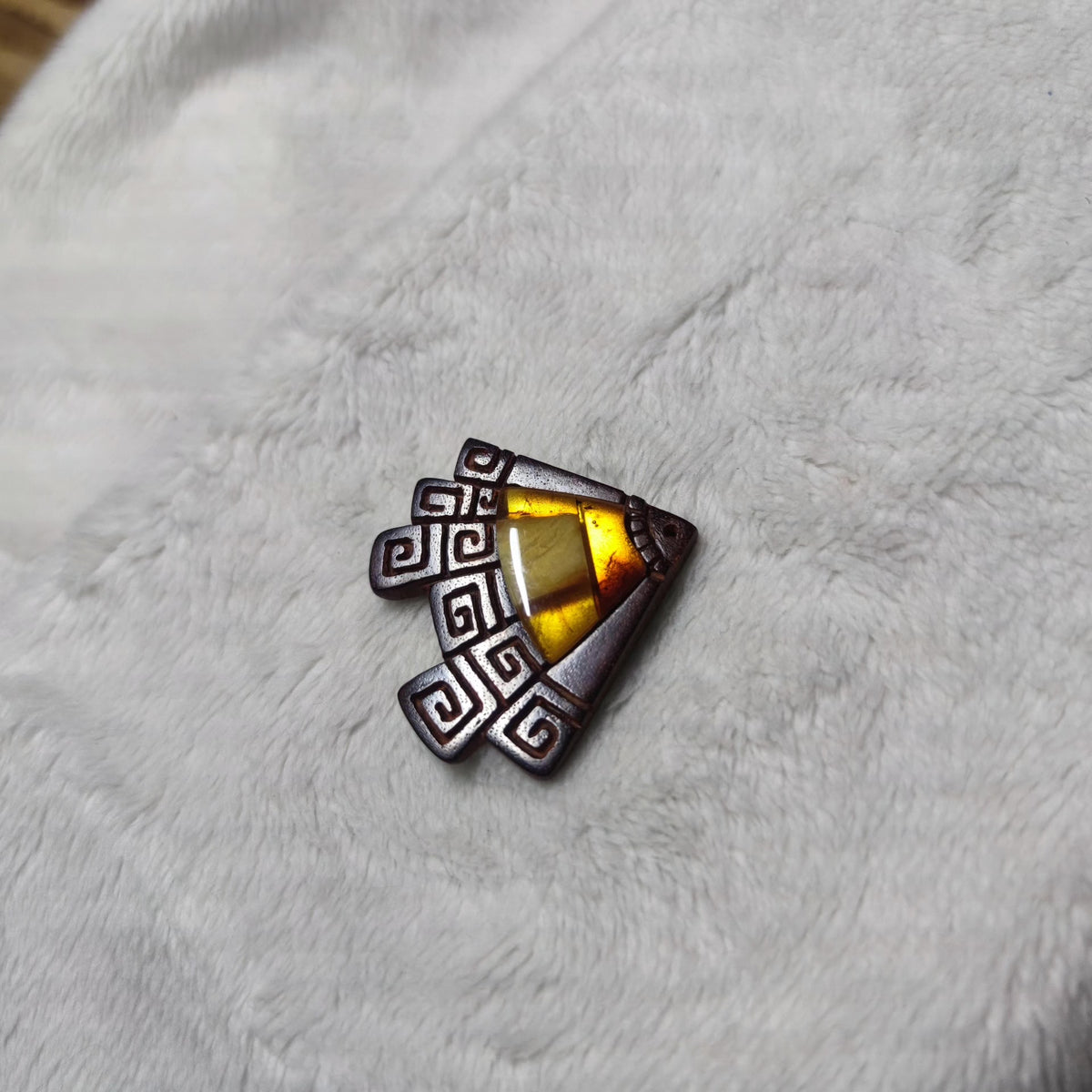 Red Sandalwood Amber Inlaid Pendant
