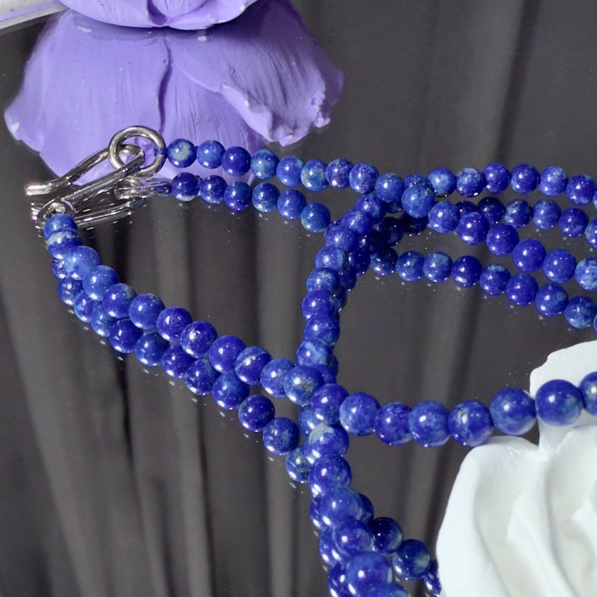 Naturligt halsband med lapis lazuli-pärlor i 925 silver