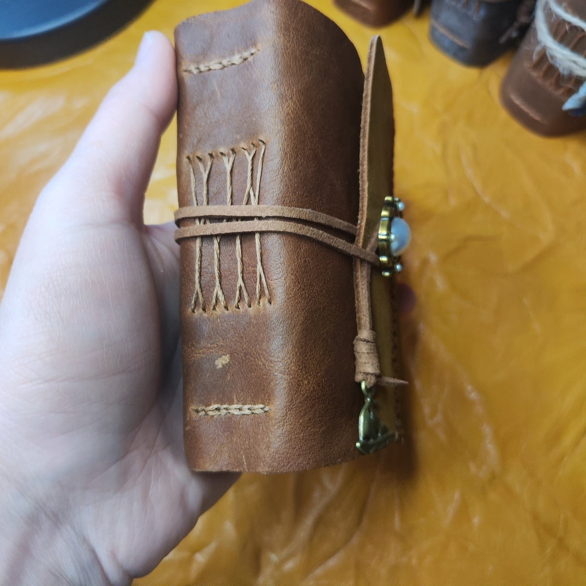Handgefertigtes Notizbuch aus Vollnarbenleder