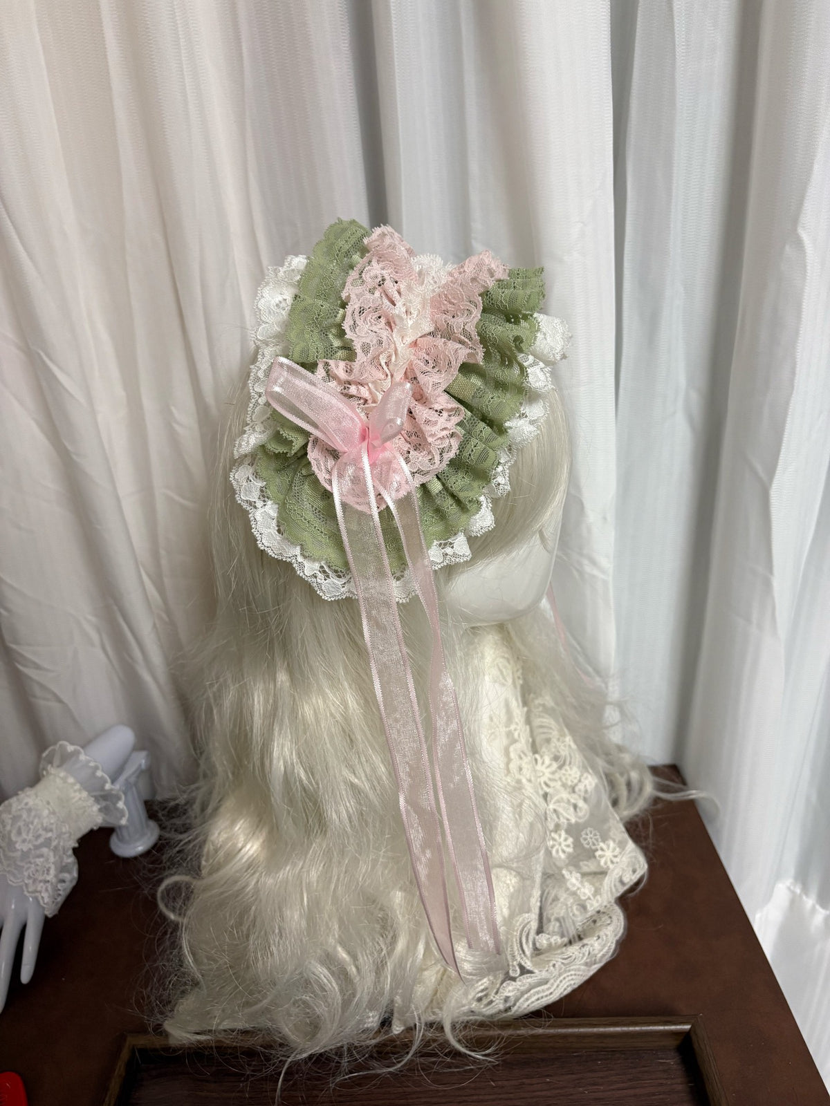 Bonnet Lolita en dentelle rose pastel, vert et blanc