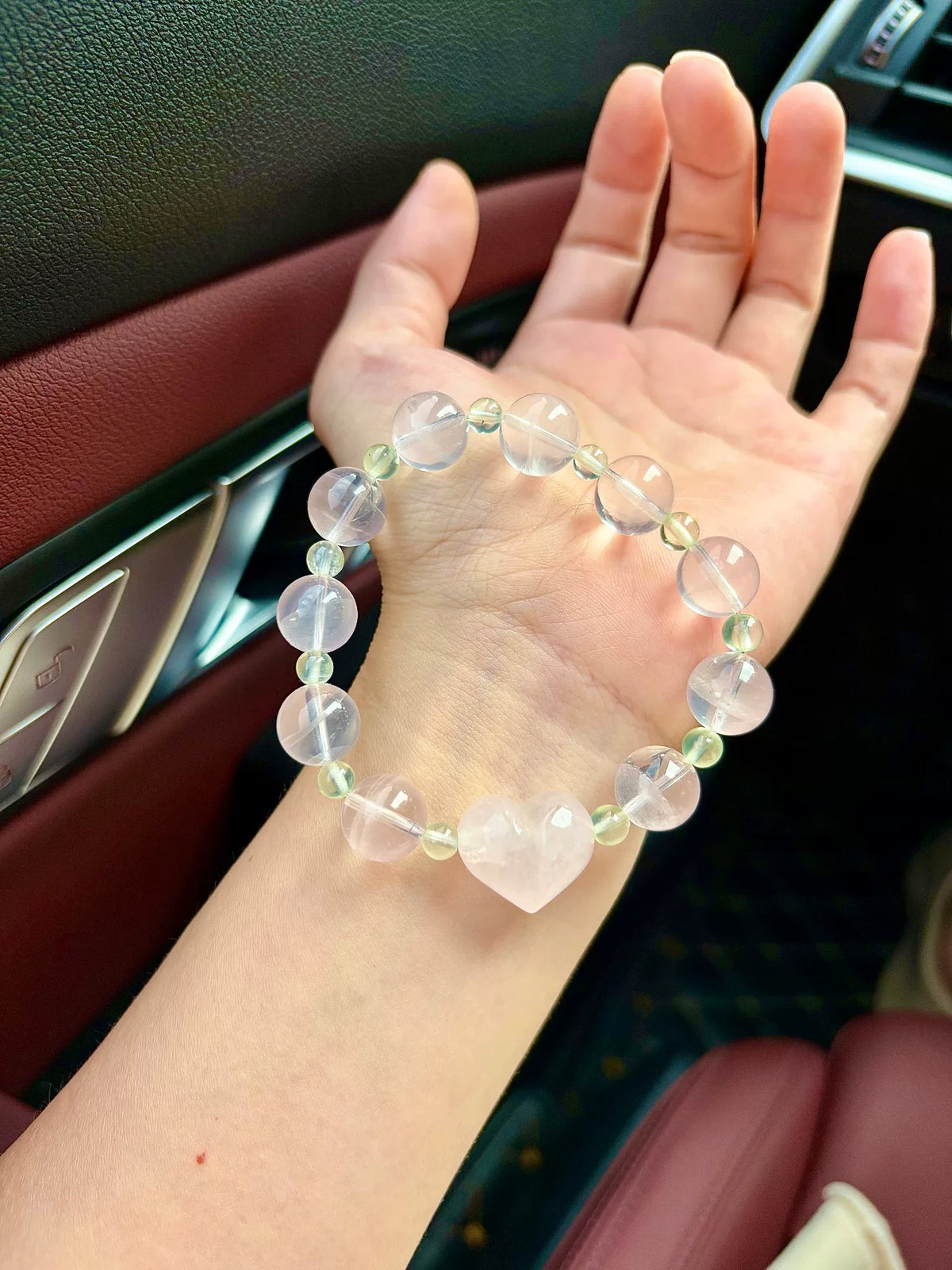 Perlenarmband aus Jelly-Rosa-Kristall und Prehnit