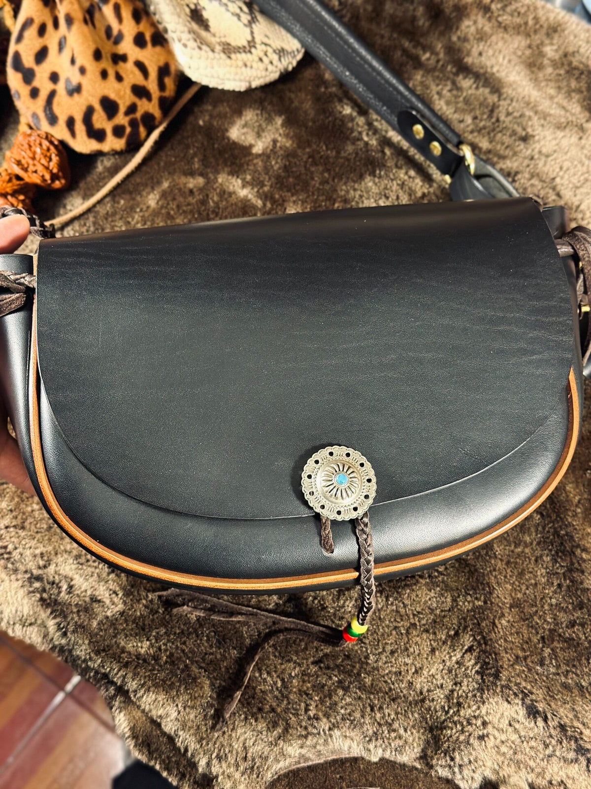 Vegetable-Tanned Leather Single-Shoulder Bag